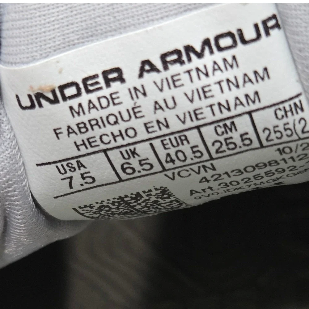 Under Armour Yard Low MT Baseball Cleats Men 7.5 Gray Shoe Lightweight Metal NEW